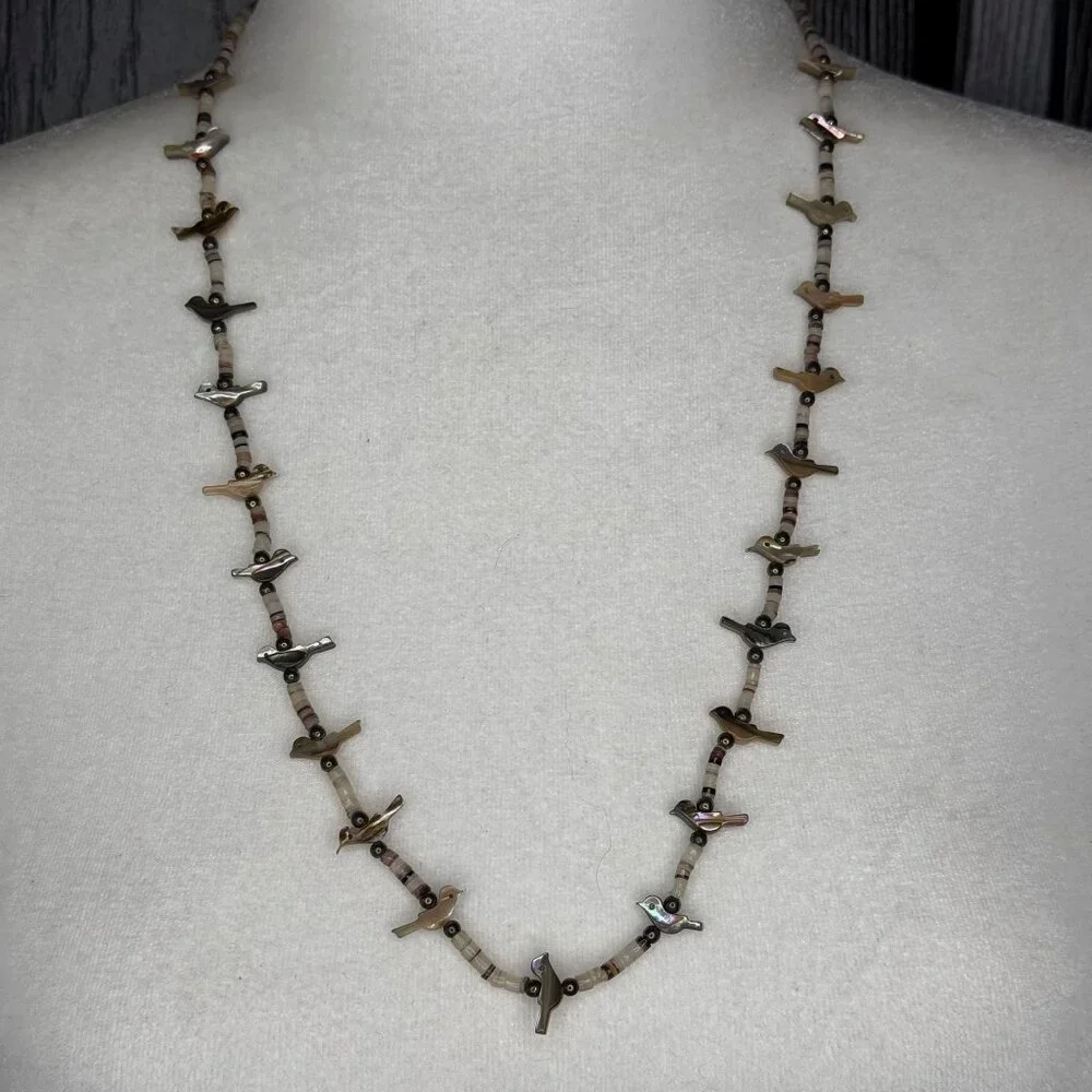 Vintage Zuni Indian Fetish Mother of Pearl Bird Birds Single Strand Heishi Bead‎